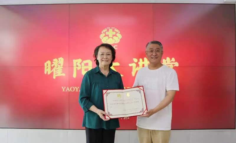李小鹰做客曜阳大讲堂：讲授老年高血压的防治