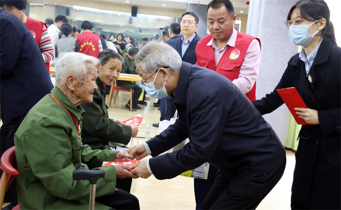 曜阳关爱孤寡老人、助力乡村振兴行动走进江西兴国